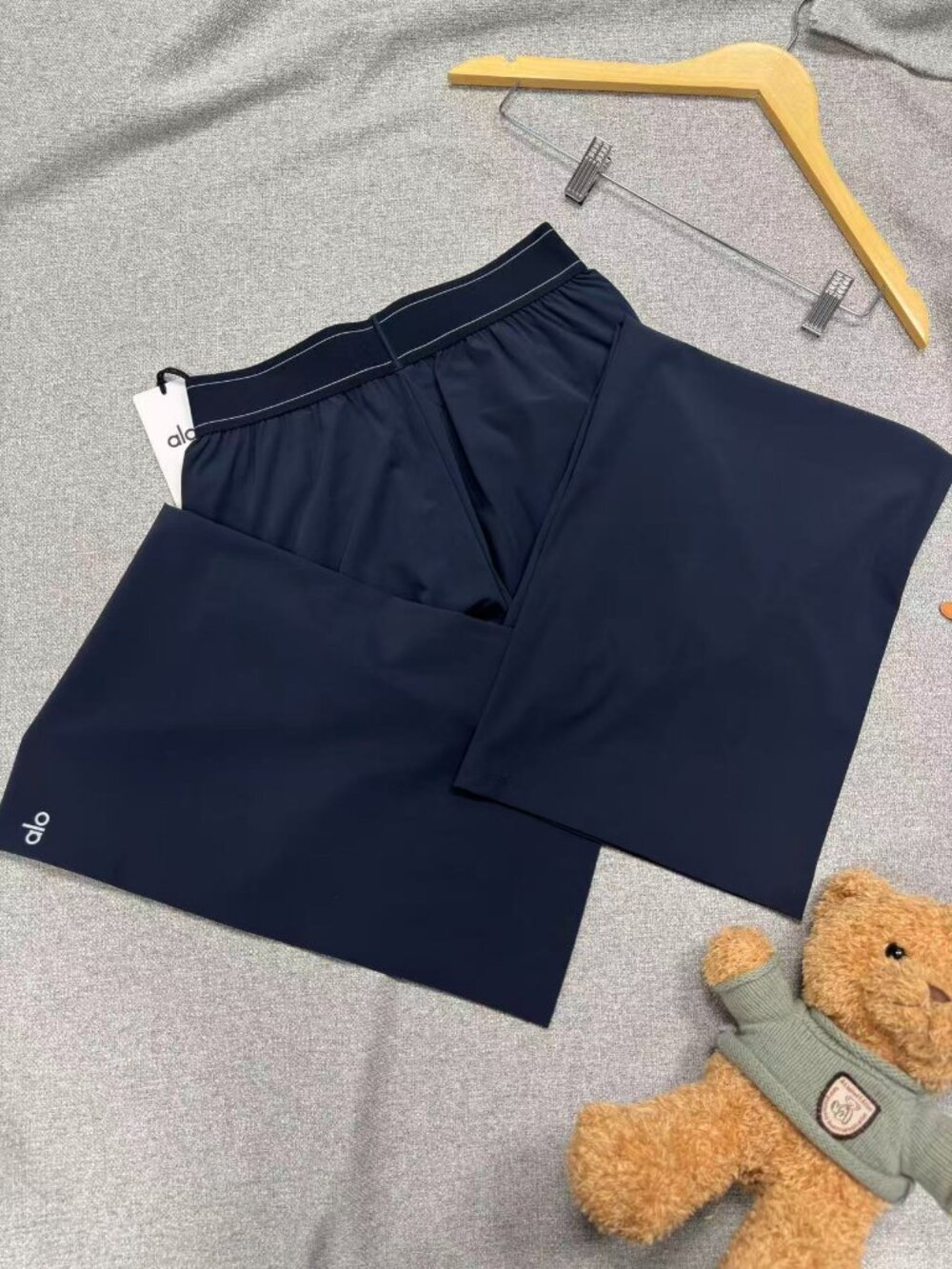ALO Yoga Women’s Navy Wide Leg Pants 🚤Versatile Minimalist Style NWT 30" Inseam - Picture 5 of 6